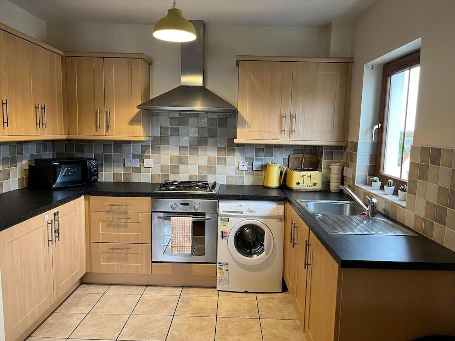 Lovely 2 Bedroom Family Apartment In Newcastle Newcastle  Luaran gambar